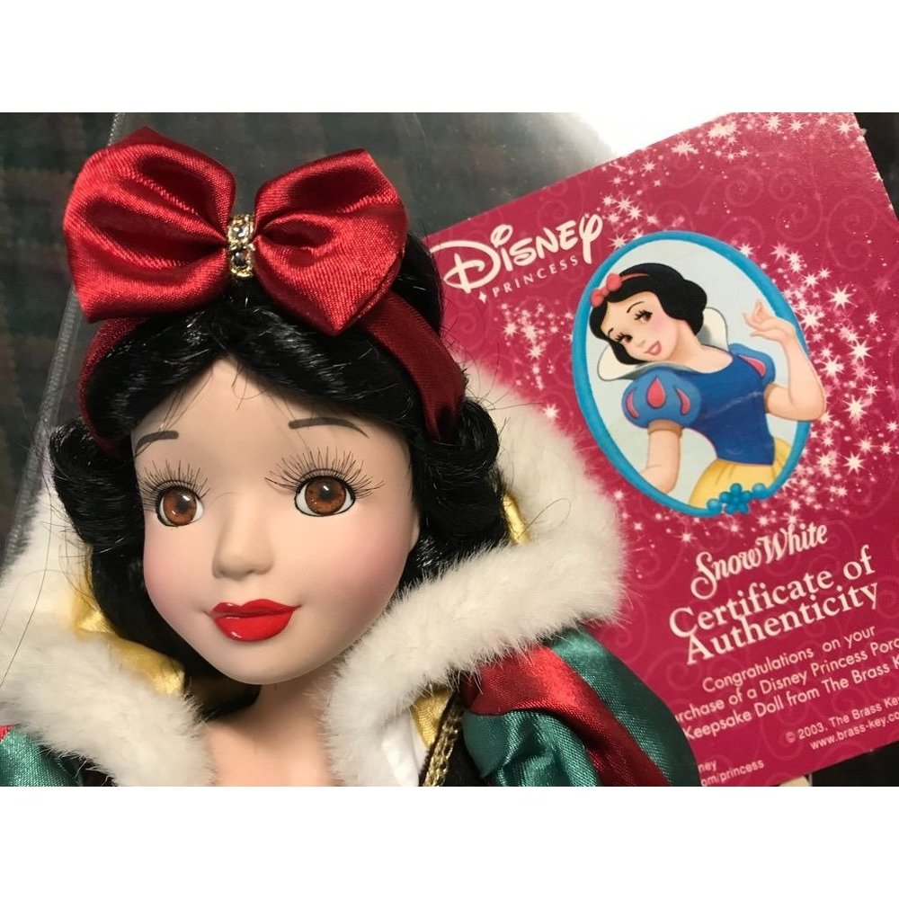 Disney Snow White Porcelain Royal Holiday Edition Keepsake Doll 2003 EUC